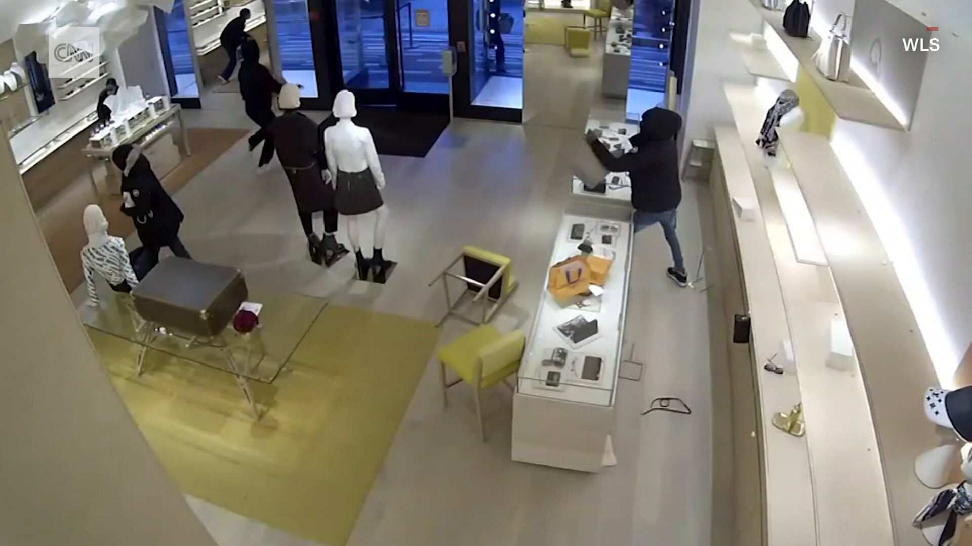 Video shows mob swipe $100K of merchandise from Louis Vuitton