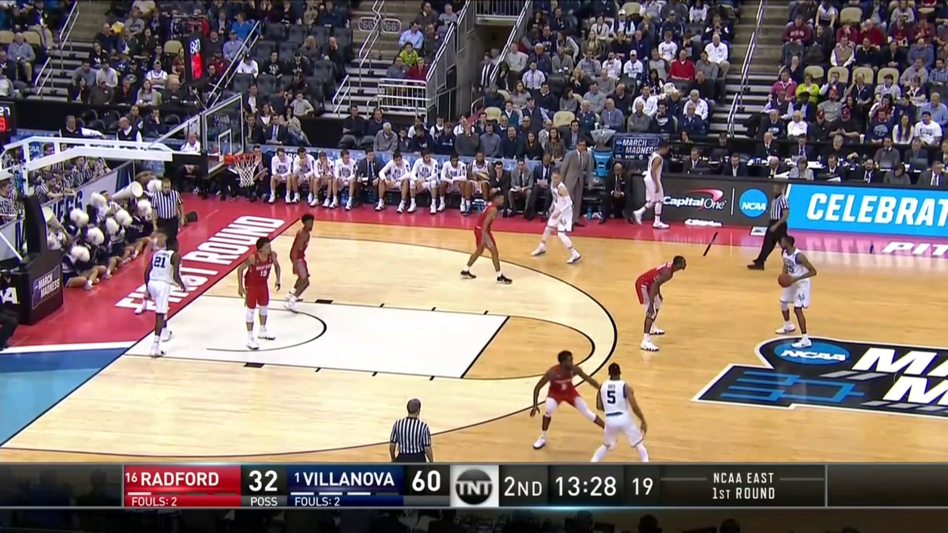 Dunk by Dhamir Cosby-Roundtree | NCAA.com